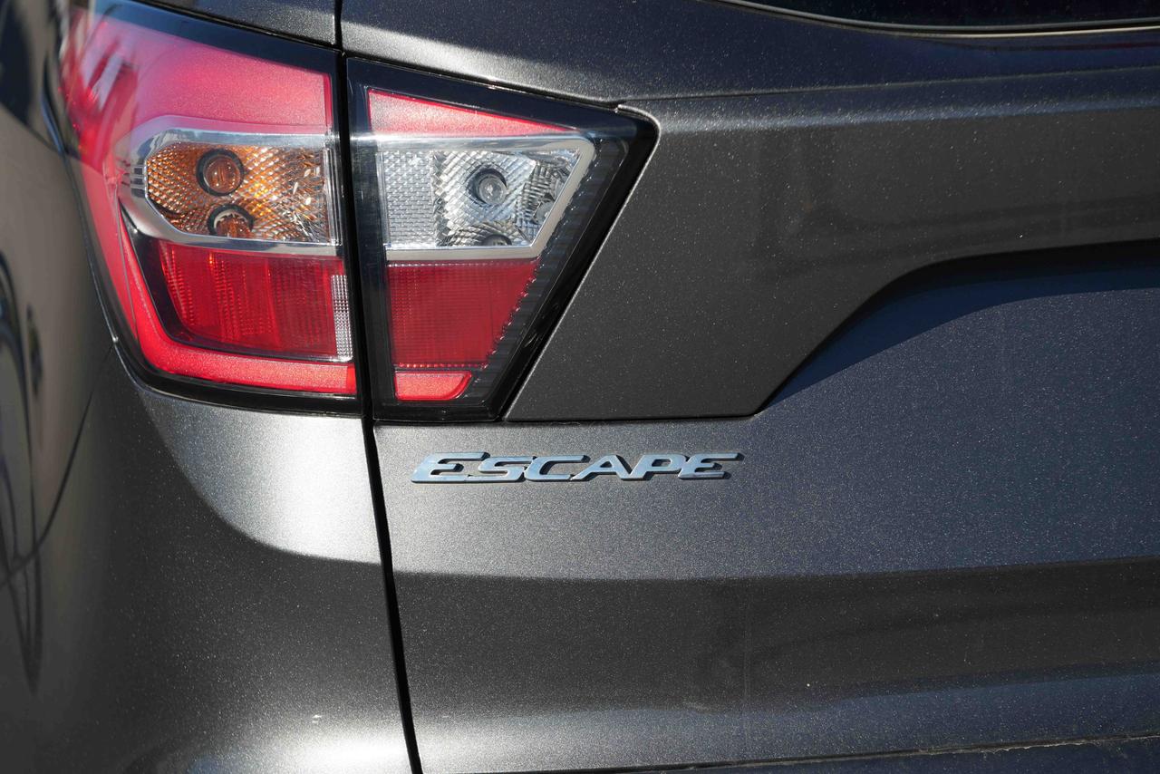 2017 Ford Escape Titanium AWD Photo