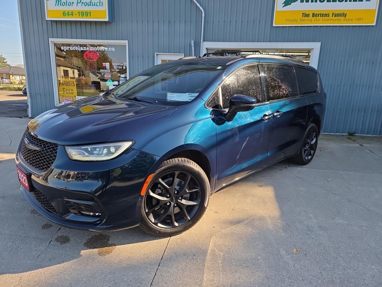 2023 Chrysler Pacifica Touring L  "S"   AWD. - Photo #1