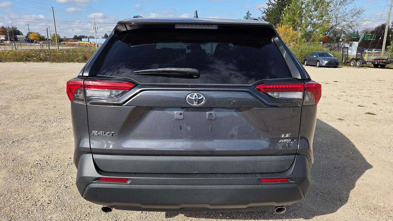 2021 Toyota RAV4 LE Photo