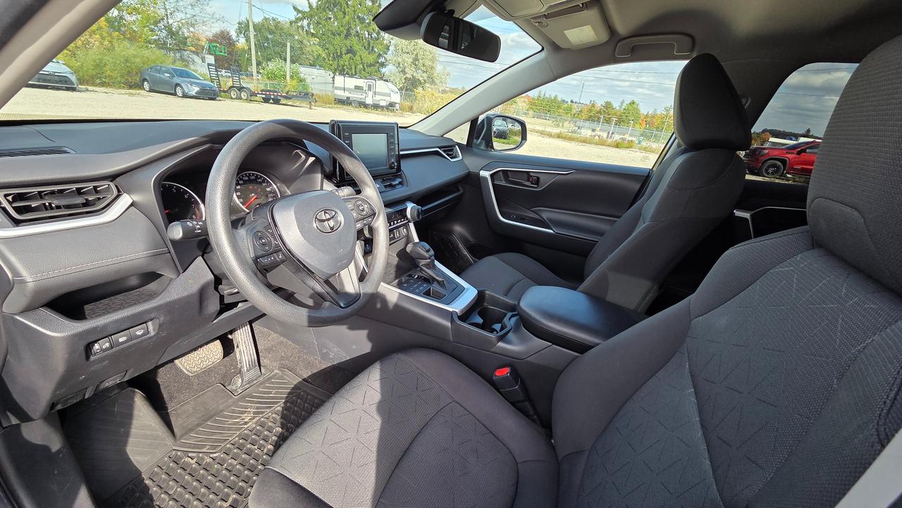 2021 Toyota RAV4 LE Photo