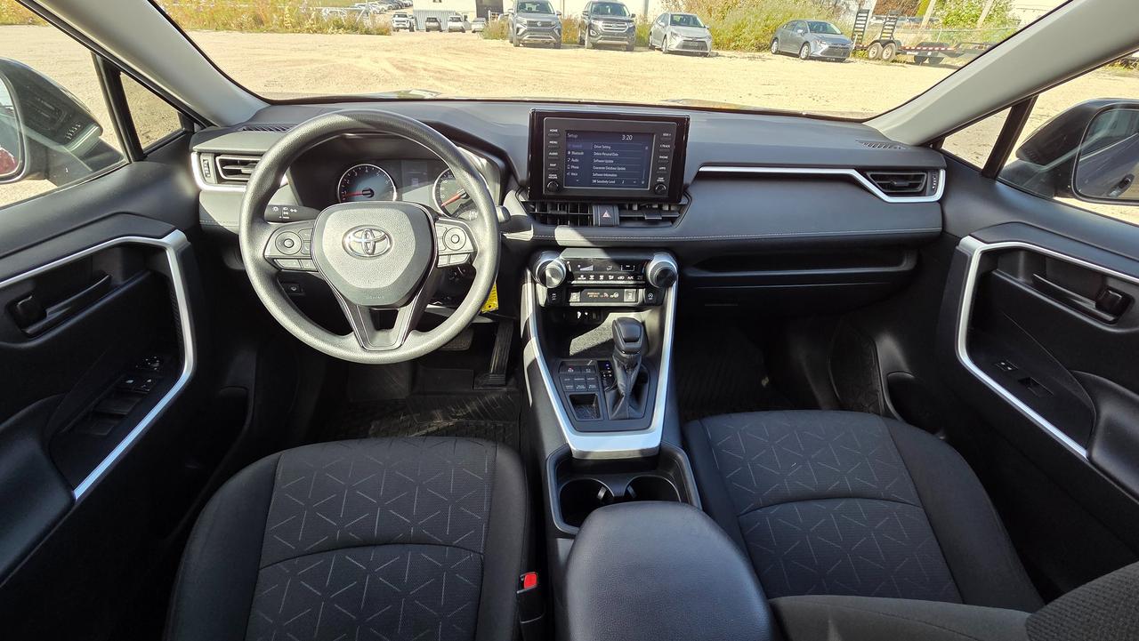 2021 Toyota RAV4 LE Photo