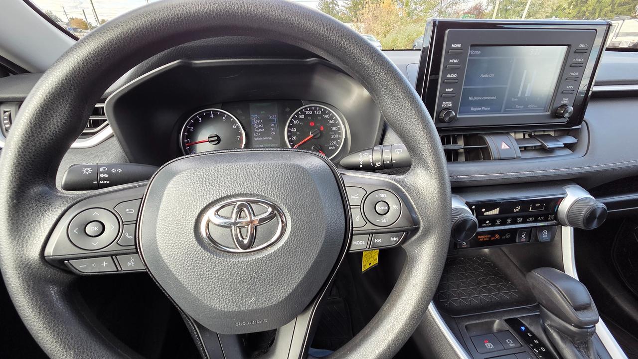 2021 Toyota RAV4 LE Photo