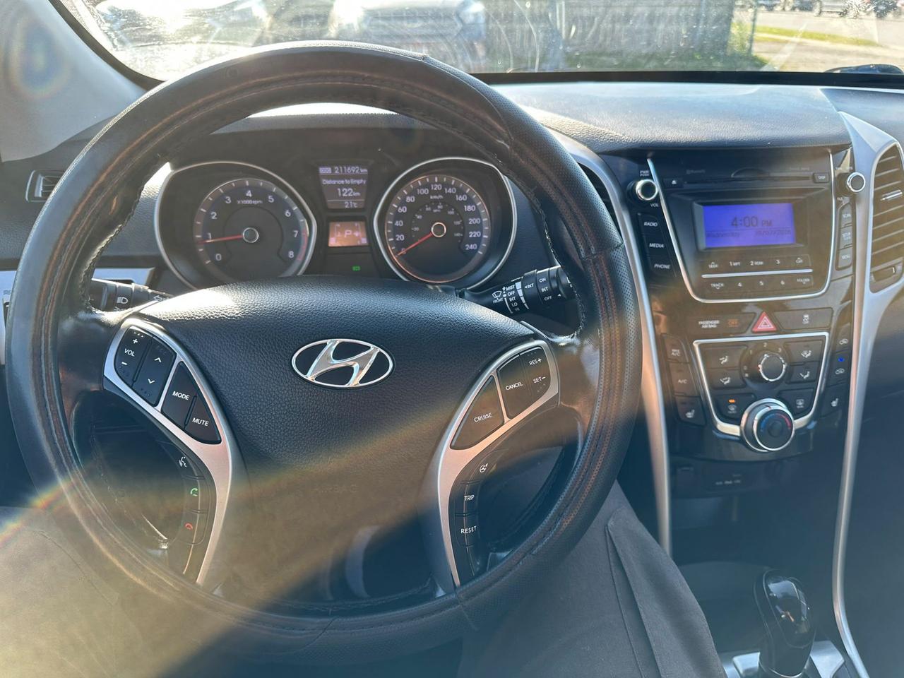 2013 Hyundai Elantra GT GLS, HATCH, AUTO, GREAT ON FUEL, CERTIFIED Photo