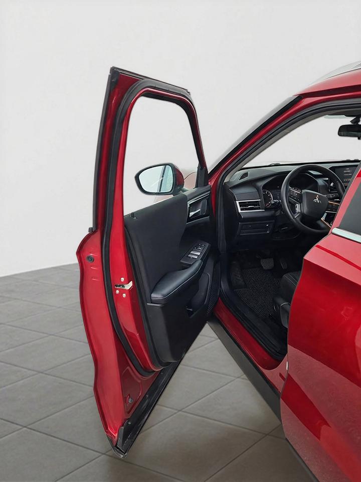 2024 Mitsubishi Outlander SE S-AWC Photo