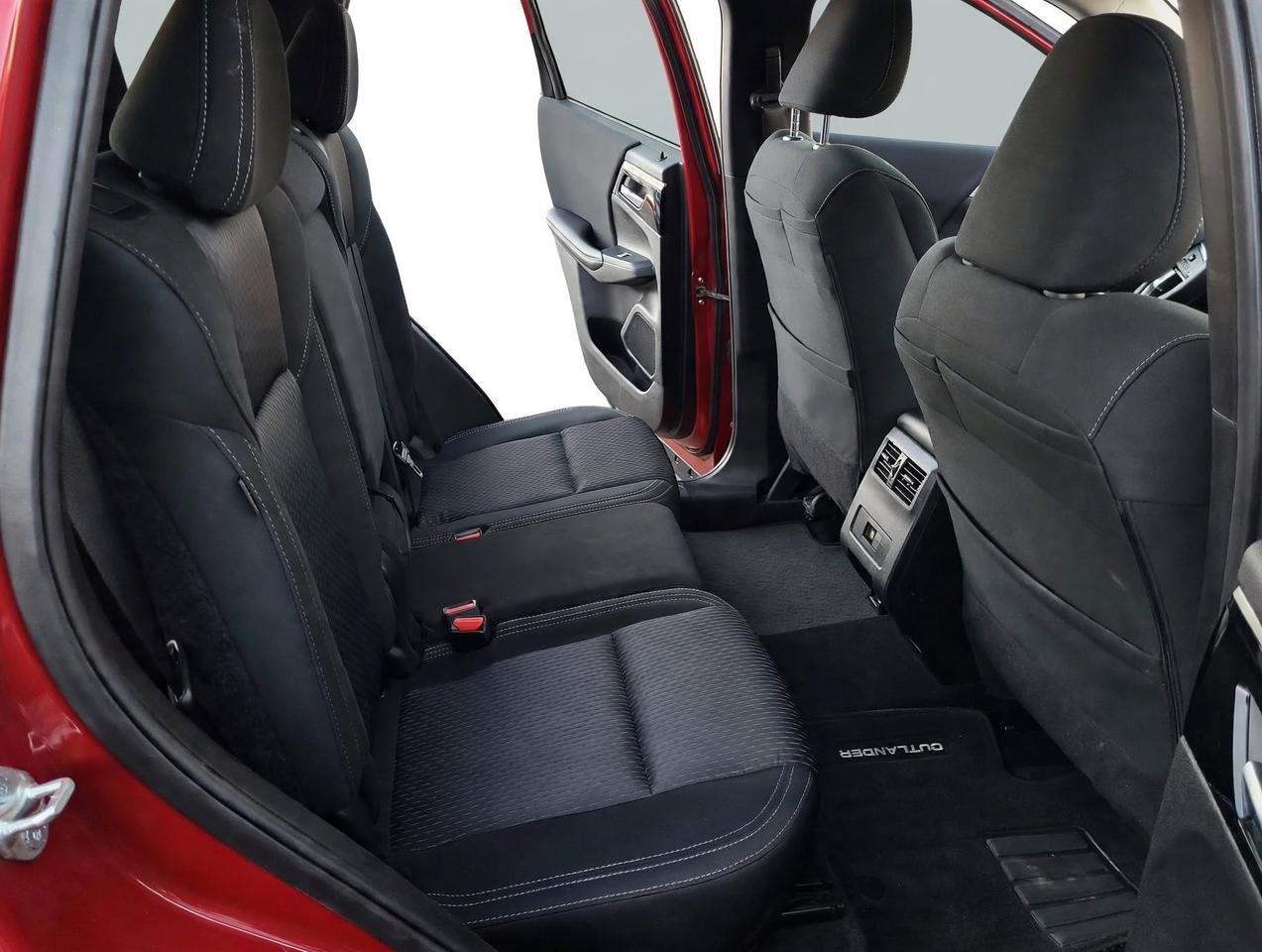 2024 Mitsubishi Outlander SE S-AWC Photo