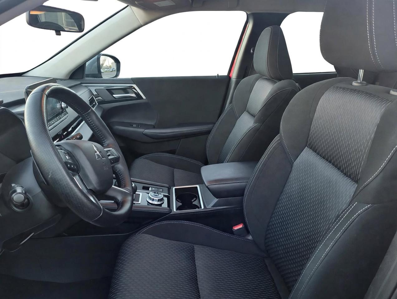2024 Mitsubishi Outlander SE S-AWC Photo