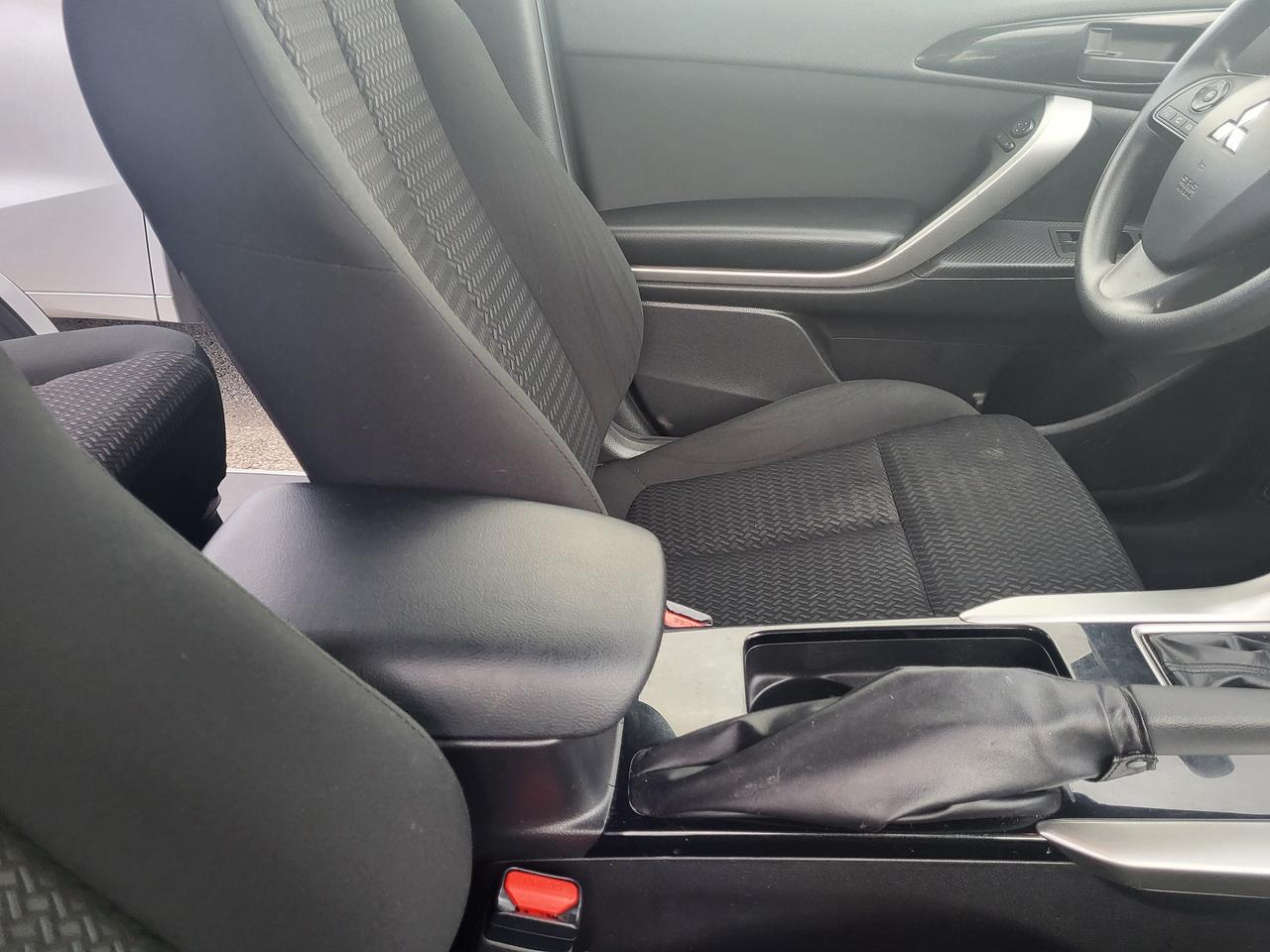 2022 Mitsubishi Eclipse Cross ES Photo
