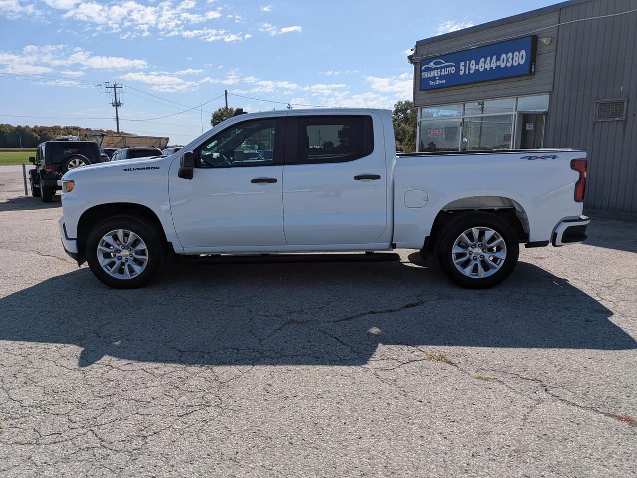 2021 Chevrolet Silverado 1500 Custom 4X4 Photo1