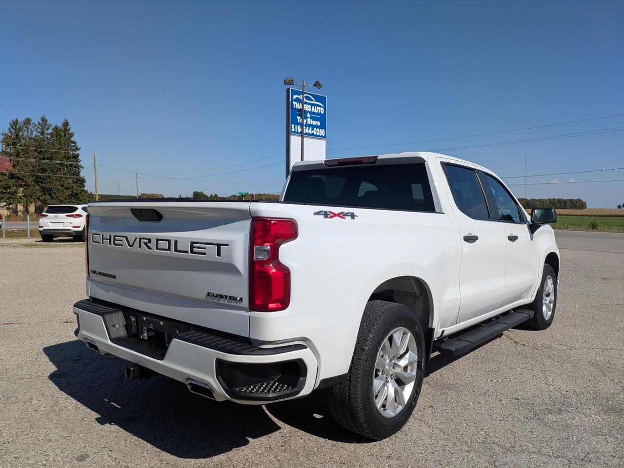 2021 Chevrolet Silverado 1500 Custom 4X4 Photo4