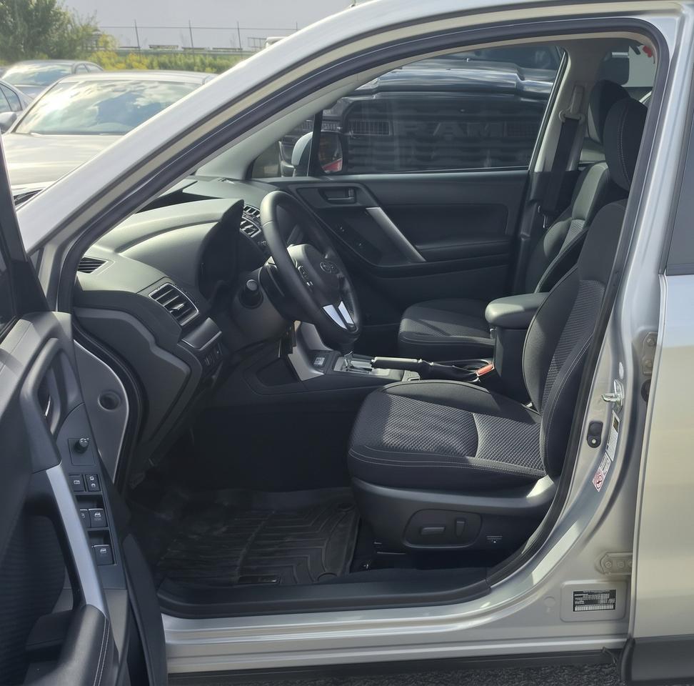 2018 Subaru Forester CONVENIENCE / ONE OWNER / HTD SEATS / PWR SEAT Photo3