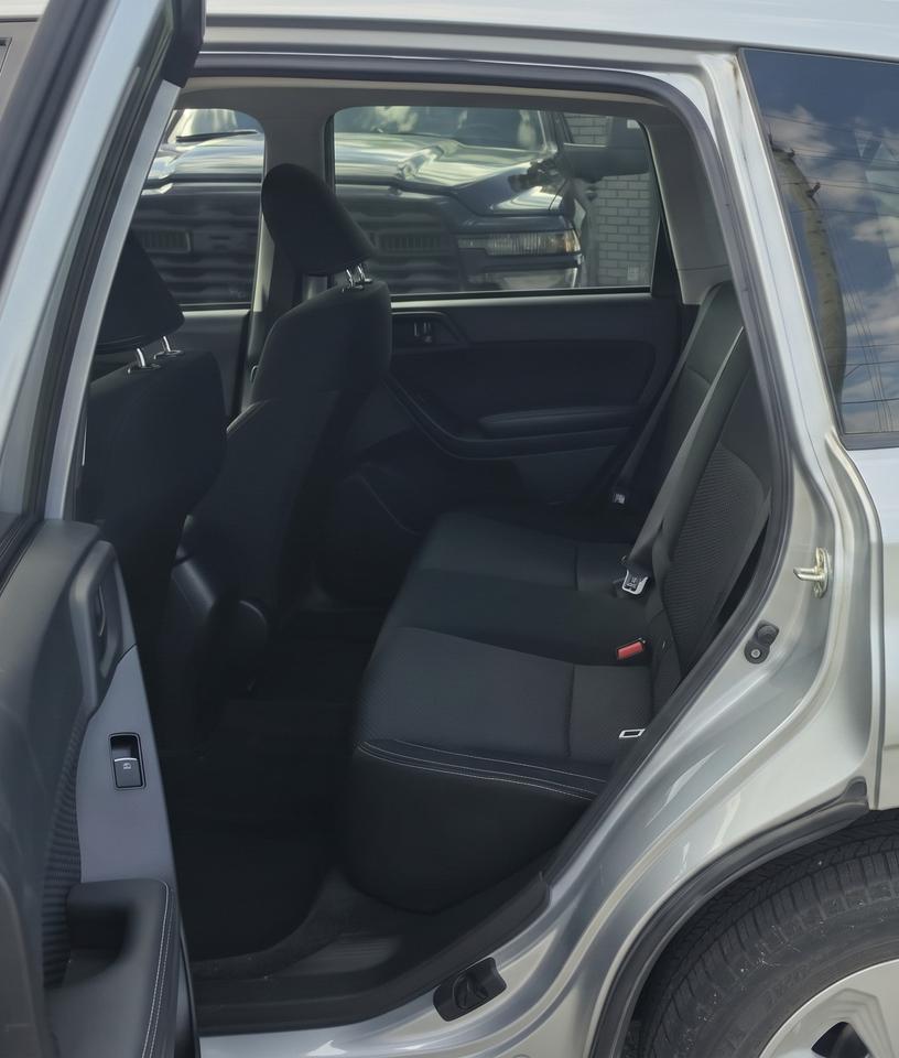 2018 Subaru Forester CONVENIENCE / ONE OWNER / HTD SEATS / PWR SEAT Photo4