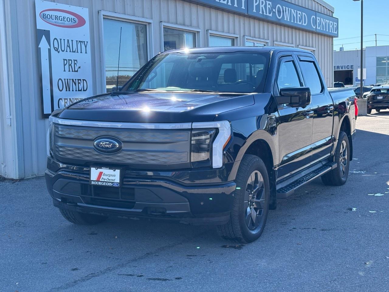 2022 Ford F-150 Lightning Lariat 4WD SuperCrew 5.5' Box Photo5