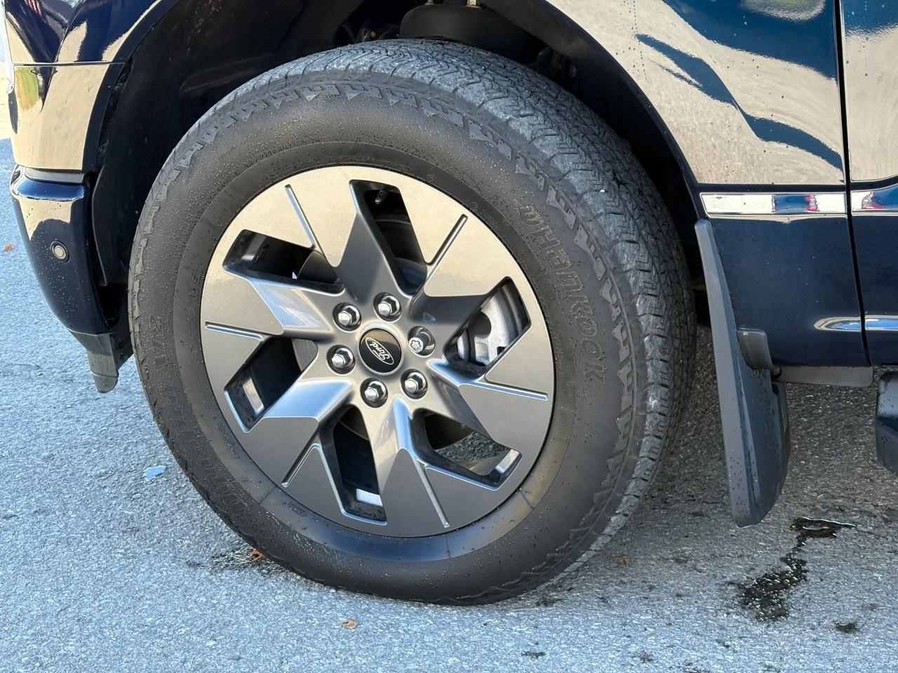 2022 Ford F-150 Lightning Lariat 4WD SuperCrew 5.5' Box Photo