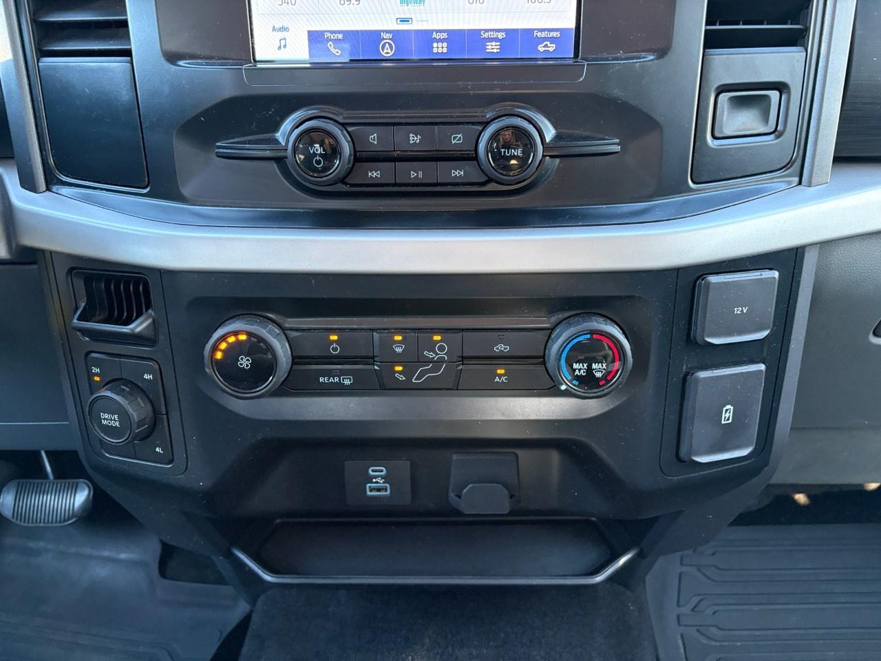 2022 Ford F-150 XLT 4WD SuperCrew 5.5' Box Photo