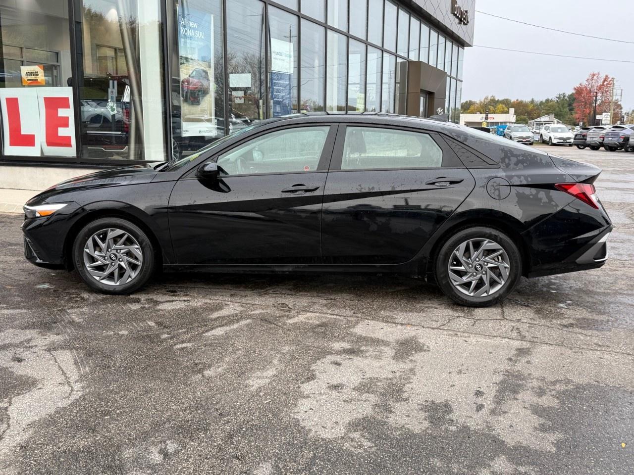 2024 Hyundai Elantra Preferred IVT Photo