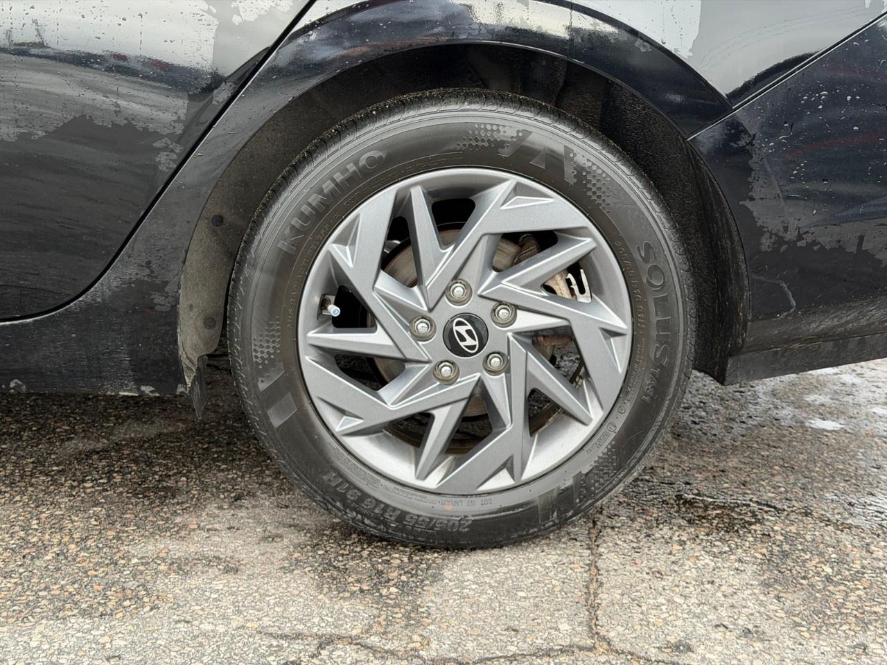 2024 Hyundai Elantra Preferred IVT Photo