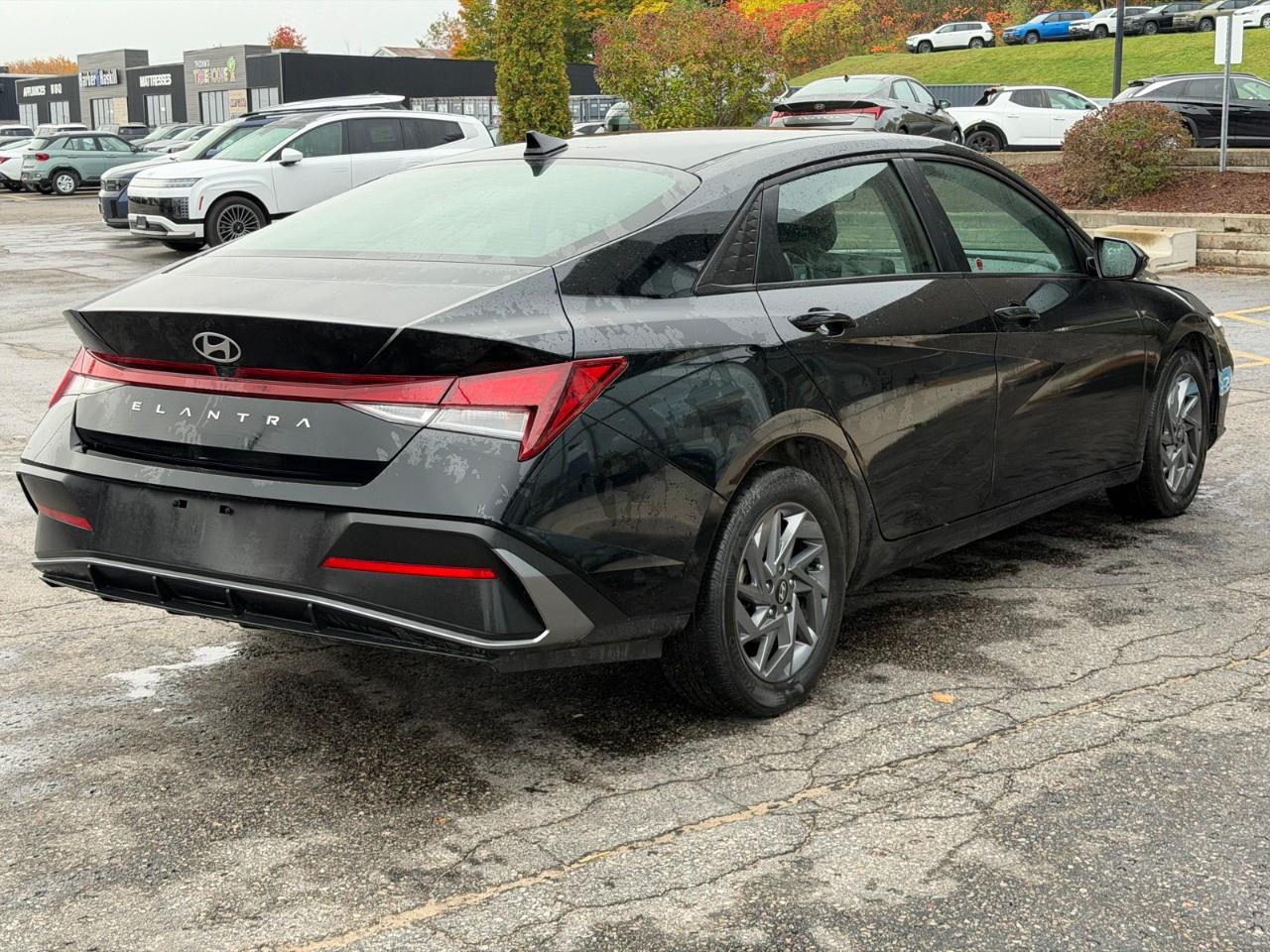 2024 Hyundai Elantra Preferred IVT Photo
