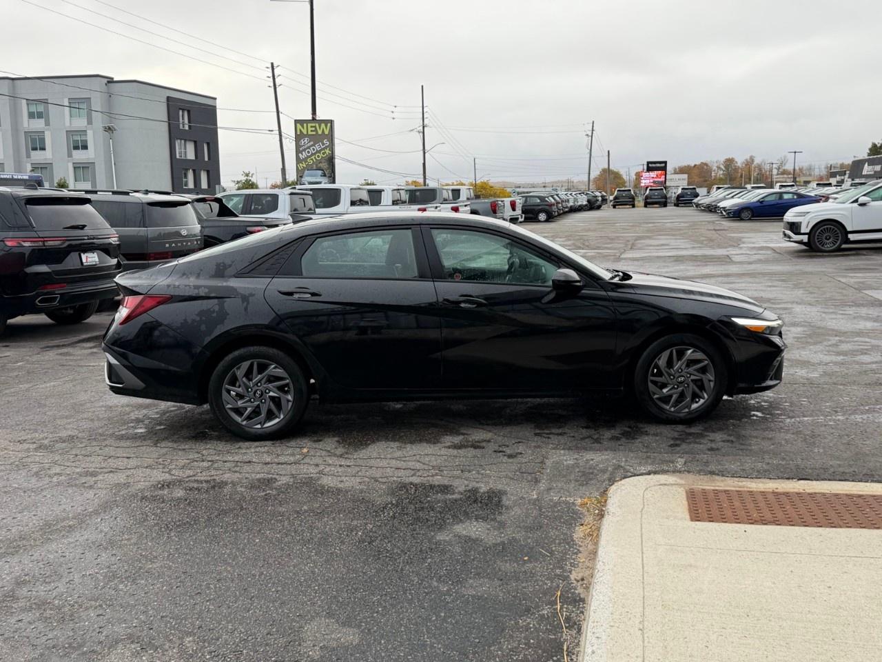 2024 Hyundai Elantra Preferred IVT Photo