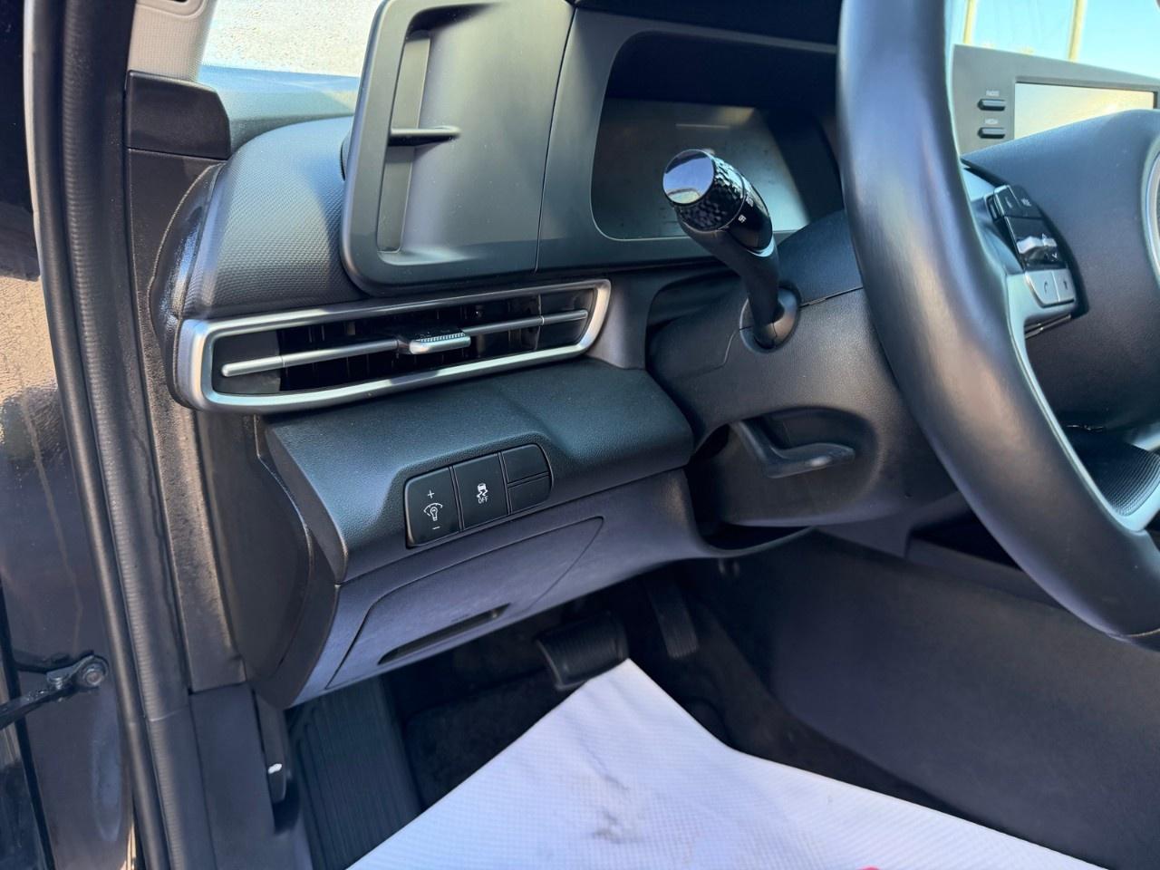 2024 Hyundai Elantra Preferred IVT Photo