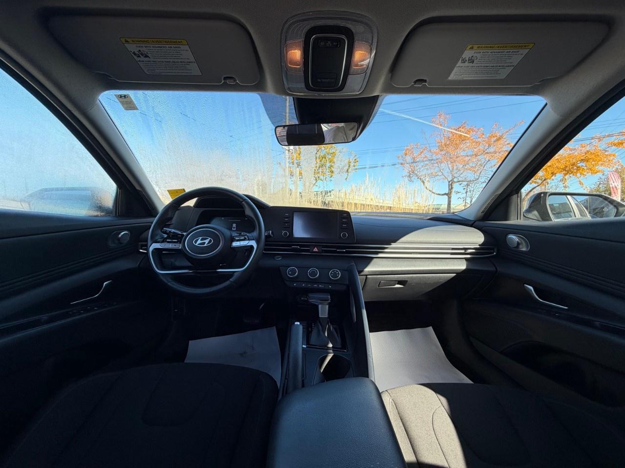 2024 Hyundai Elantra Preferred IVT Photo