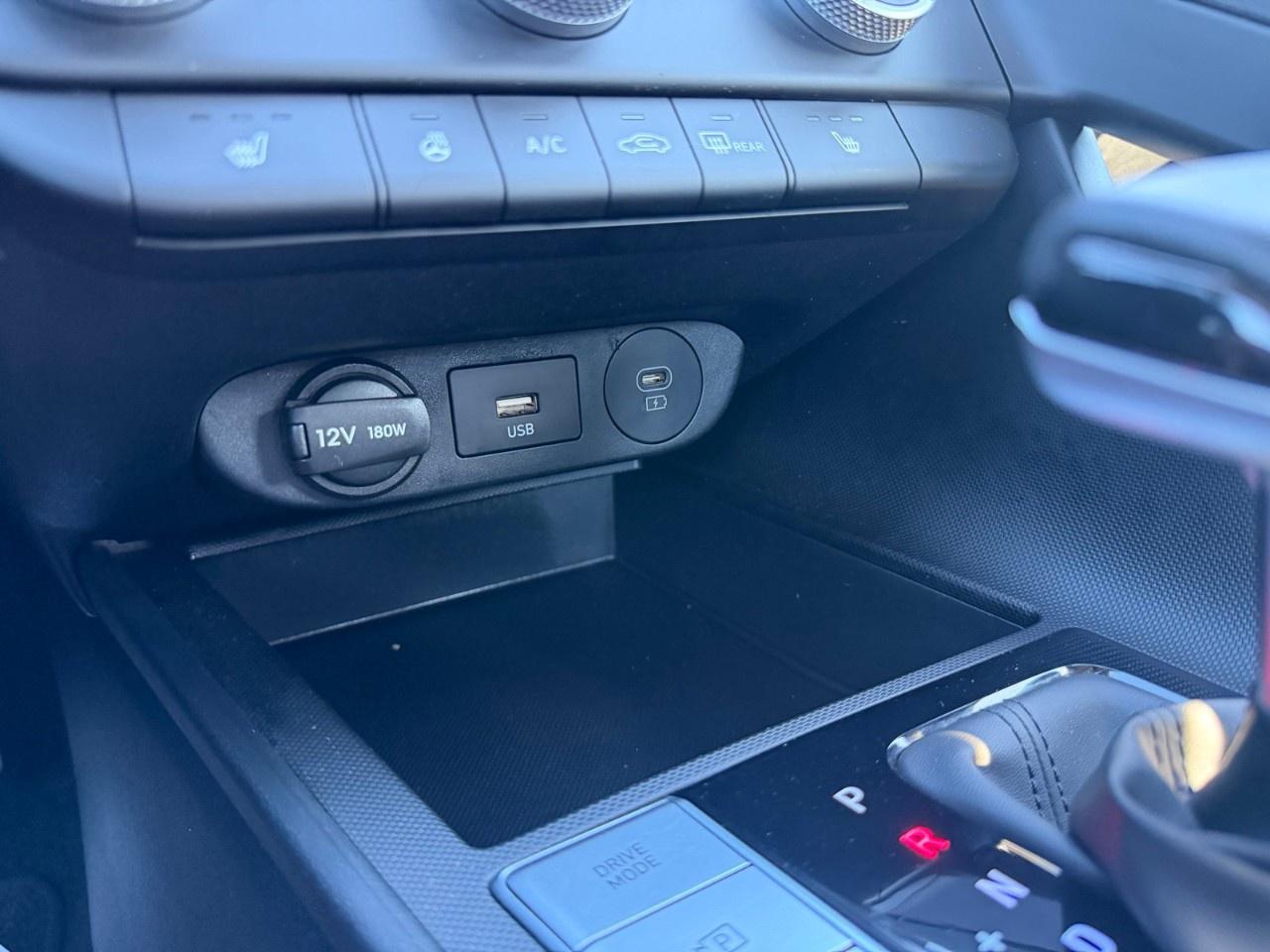 2024 Hyundai Elantra Preferred IVT Photo