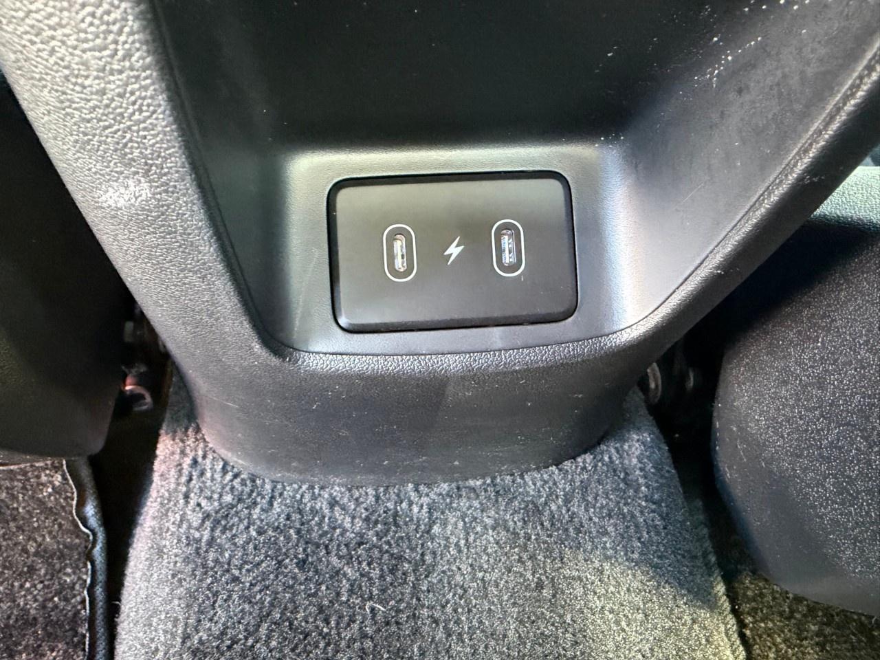 2024 Hyundai Elantra Preferred IVT Photo