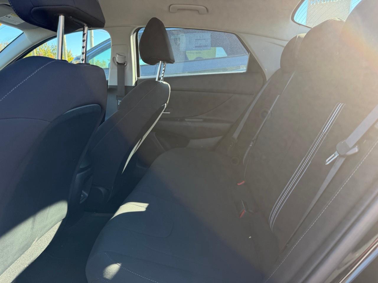 2024 Hyundai Elantra Preferred IVT Photo
