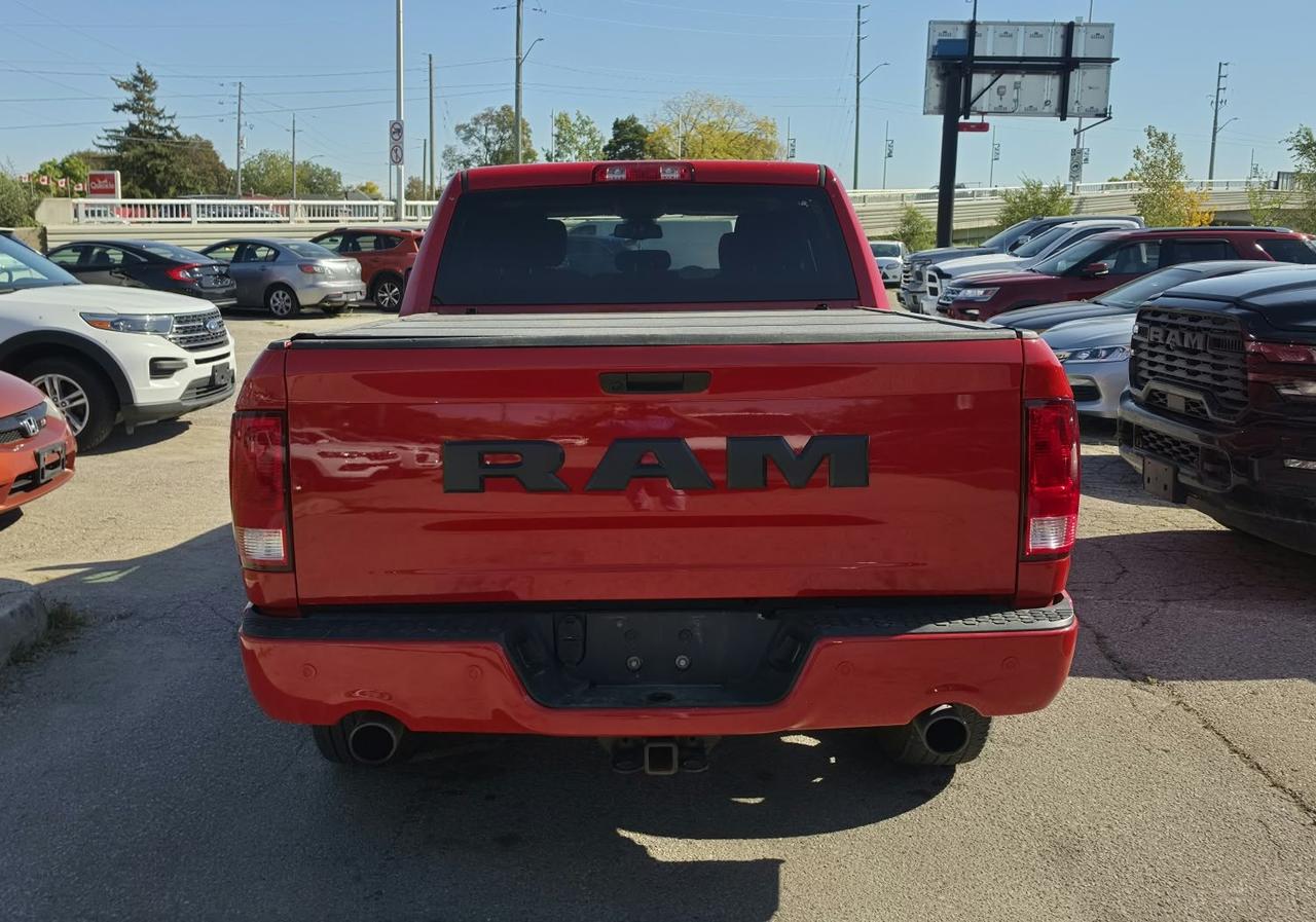 2022 RAM 1500 Classic EXPRESS / 4X4 / 5.7L / HTD SEATS / BLUETOOTH Photo2