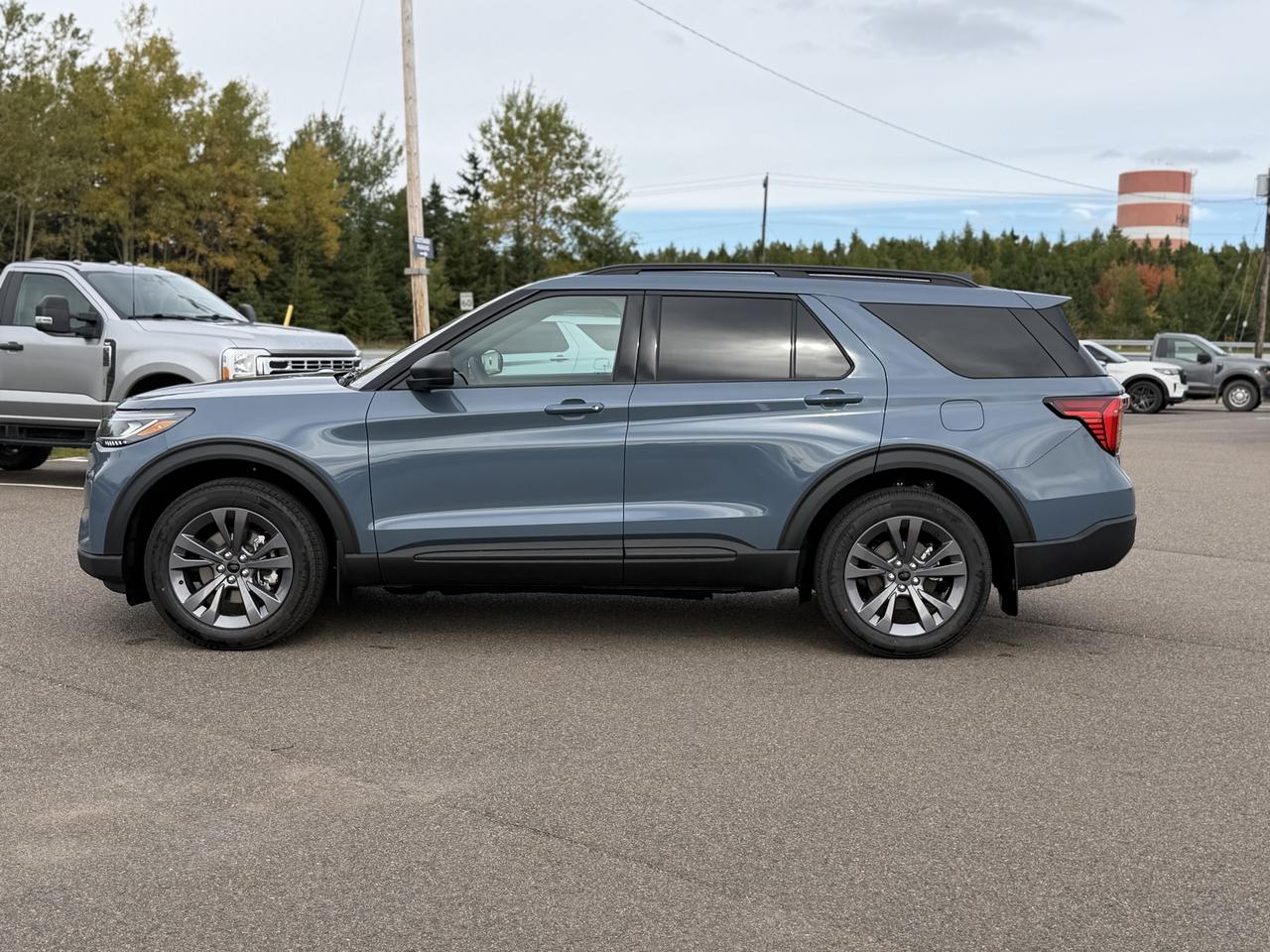 2027 Ford Explorer Active w/200A Pkg 4WD Photo3