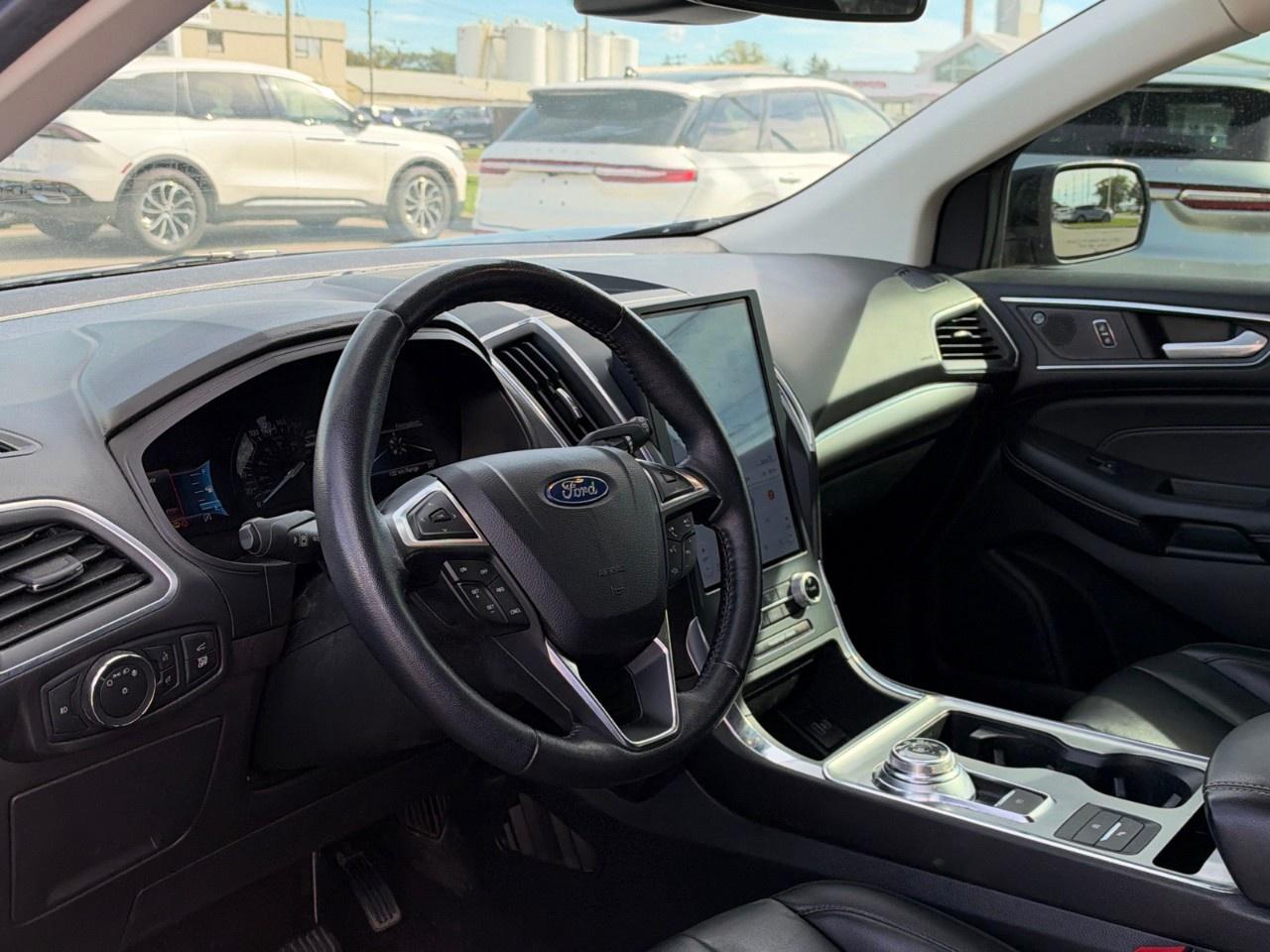 2022 Ford Edge Titanium AWD Photo