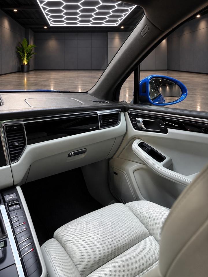 2018 Porsche Macan S AWD Photo