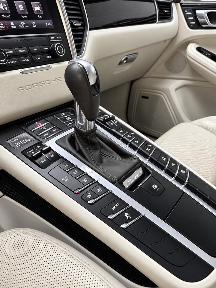2018 Porsche Macan S AWD Photo