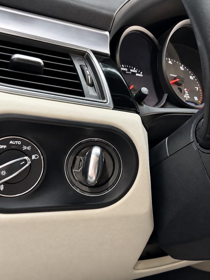 2018 Porsche Macan S AWD Photo