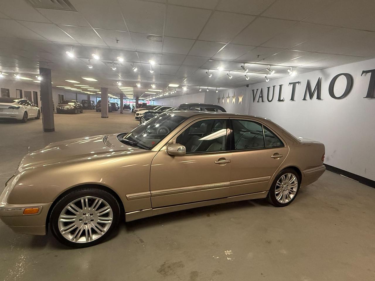 2000 Mercedes-Benz E-Class 4dr Sdn 3.2L Photo0