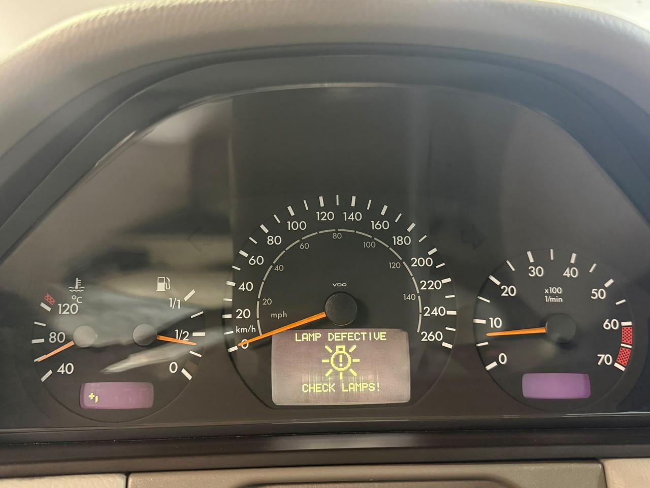 2000 Mercedes-Benz E-Class 4dr Sdn 3.2L Photo3