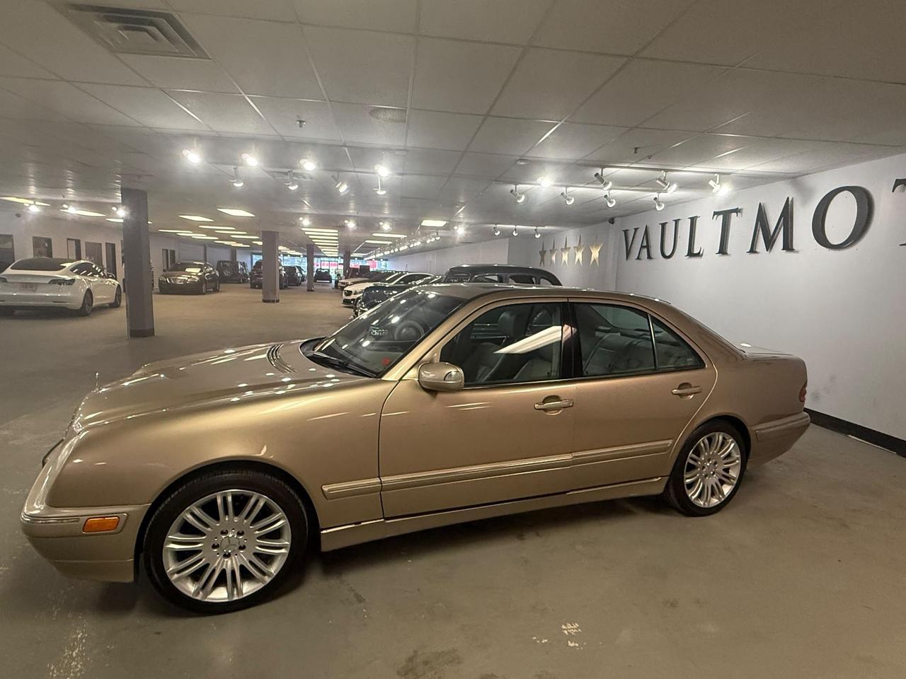 2000 Mercedes-Benz E-Class 4dr Sdn 3.2L Photo1