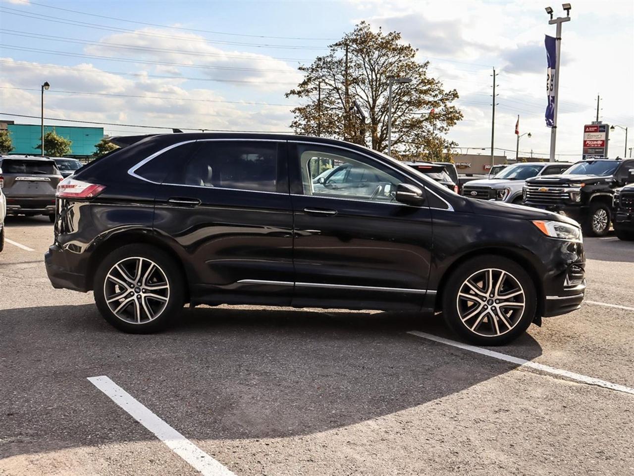 2019 Ford Edge Titanium AWD Photo3