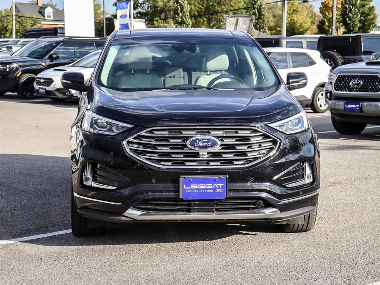 2019 Ford Edge Titanium AWD Photo2