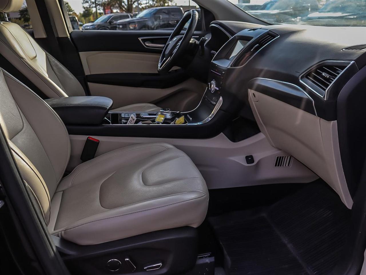 2019 Ford Edge Titanium AWD Photo