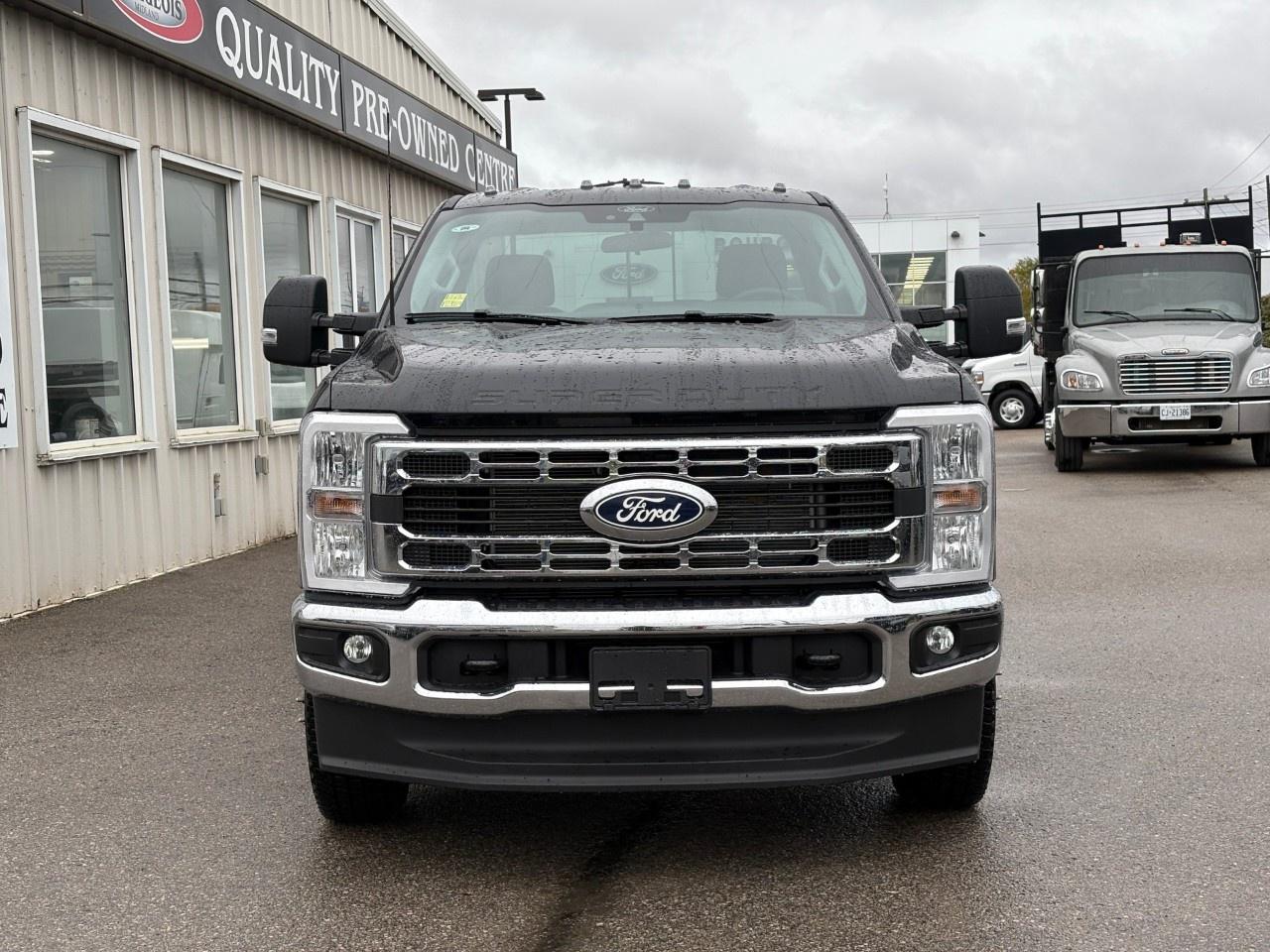 2027 Ford F-350 Super Duty DRW XLT 4WD Reg Cab 8' Box Photo3
