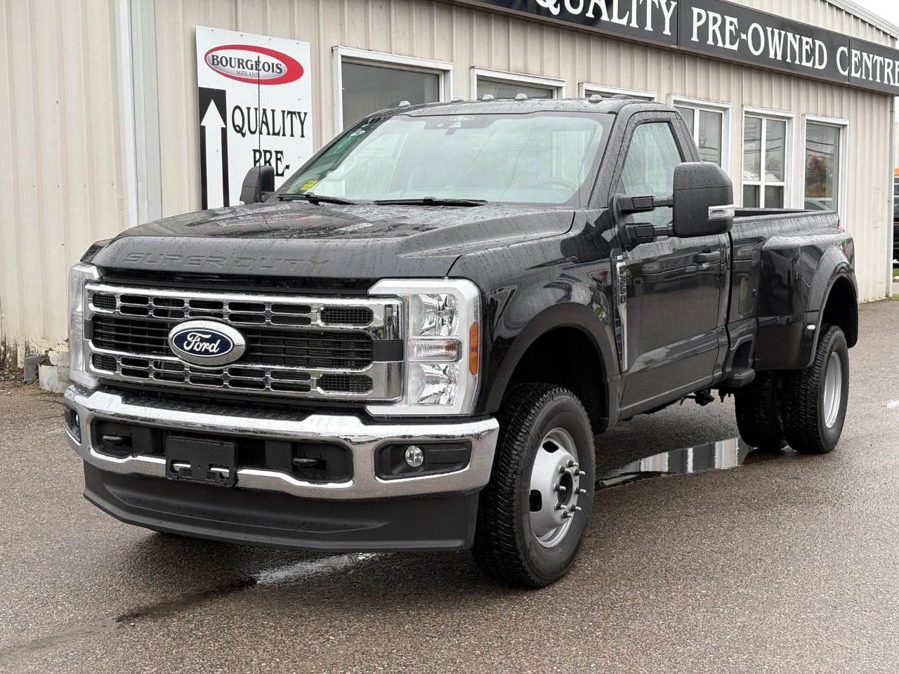 2027 Ford F-350 Super Duty DRW XLT 4WD Reg Cab 8' Box Photo