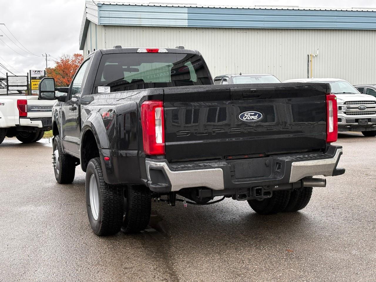2027 Ford F-350 Super Duty DRW XLT 4WD Reg Cab 8' Box Photo