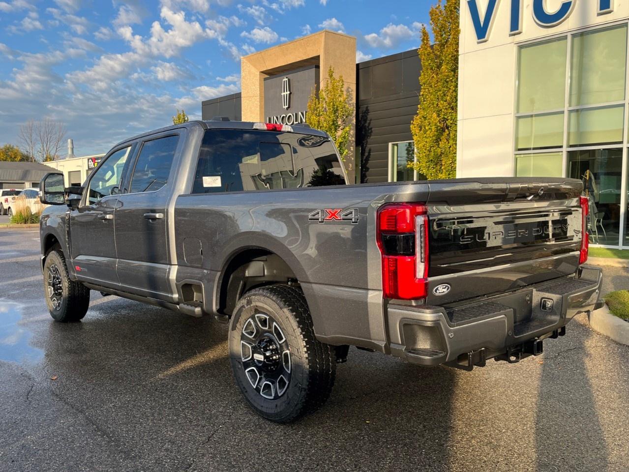2027 Ford F-250 Super Duty SRW PLATINUM 4WD CREW CAB 6.75' BOX Photo