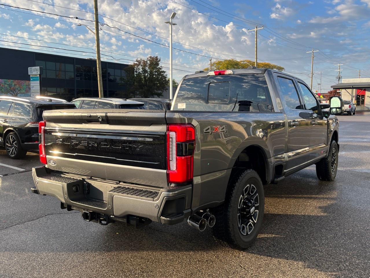 2027 Ford F-250 Super Duty SRW PLATINUM 4WD CREW CAB 6.75' BOX Photo4