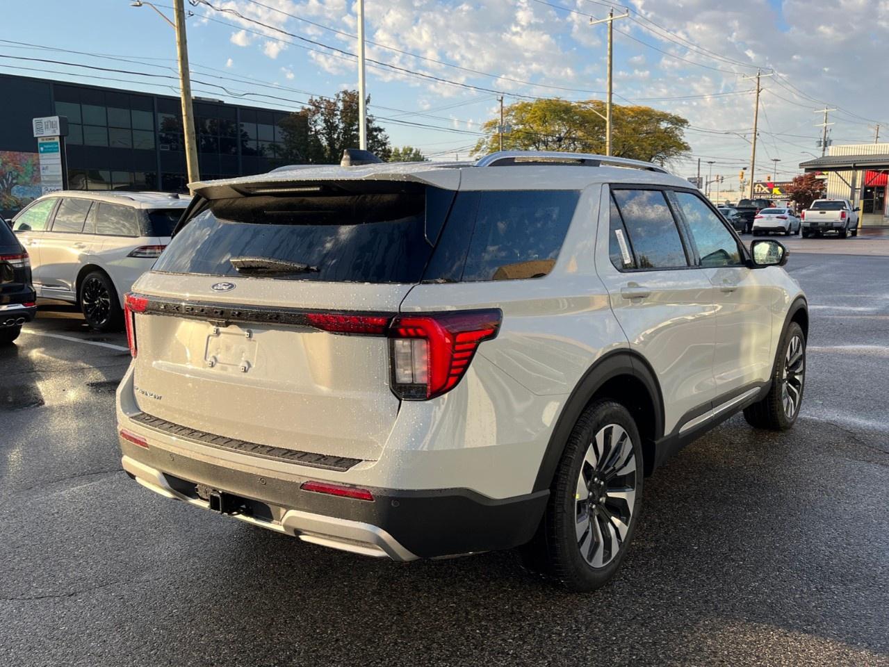 2027 Ford Explorer Platinum 4WD Photo
