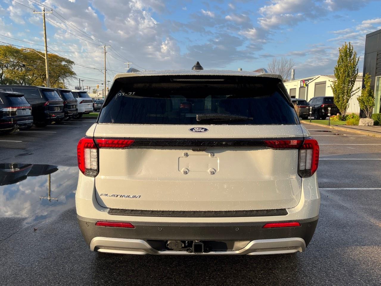 2027 Ford Explorer Platinum 4WD Photo