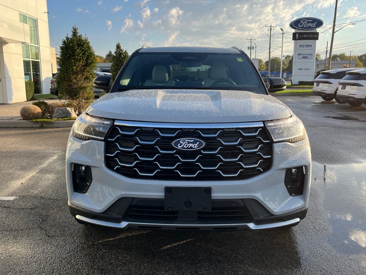 2027 Ford Explorer Platinum 4WD Photo