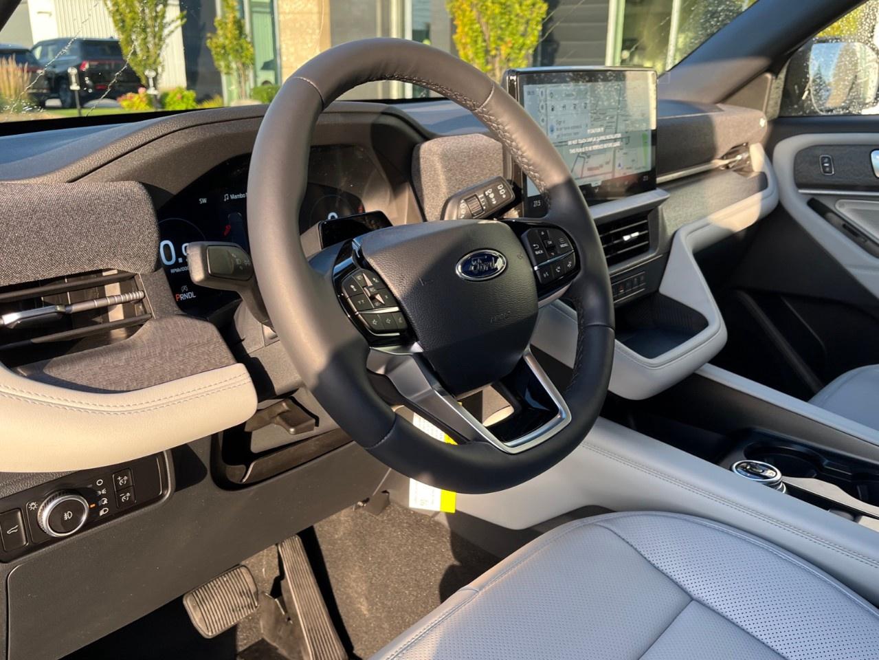 2027 Ford Explorer Platinum 4WD Photo
