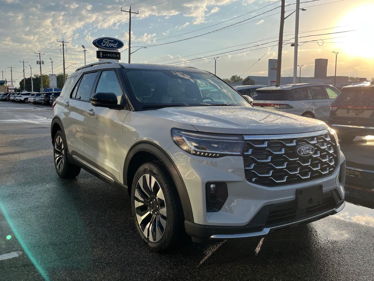 2027 Ford Explorer Platinum 4WD Photo