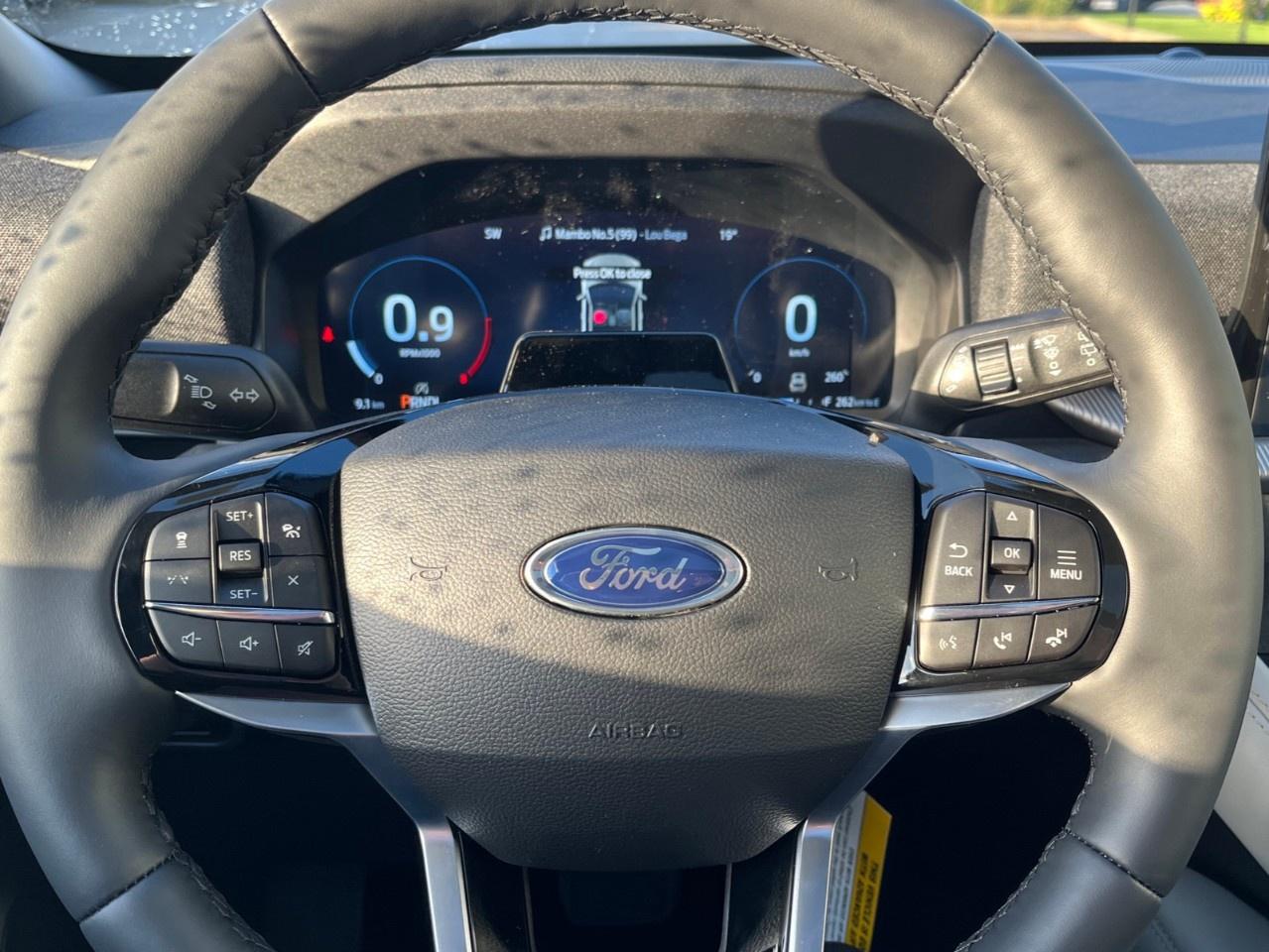 2027 Ford Explorer Platinum 4WD Photo